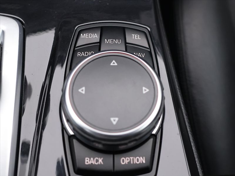 BMW Řada 5 2,0 d 160kW xDrive Aut. CZ - fotka 29 z 38