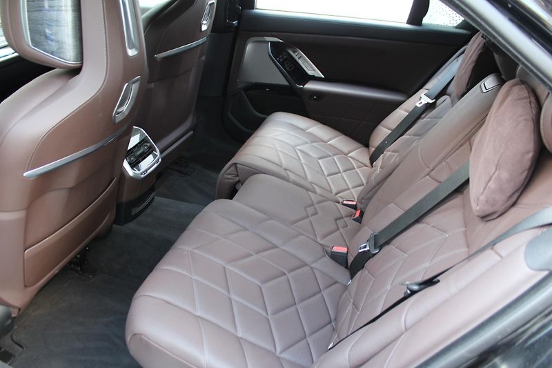 BMW Řada 7 740d xDrive, 220kW, CZ - fotka 15 z 28