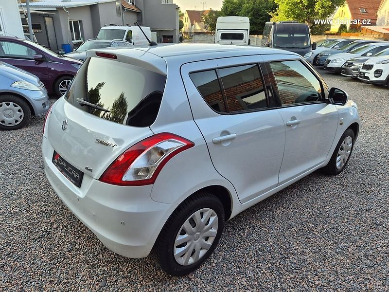 Suzuki Swift (2011) 1.2i 69KW 4x4 klima - fotka 12 z 52