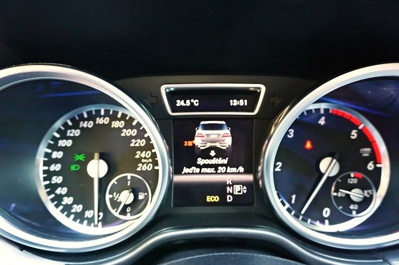 Mercedes-Benz Třídy M (2013) 350 4 MATIC 3,0 CDI 190 kW - fotka 44 z 69