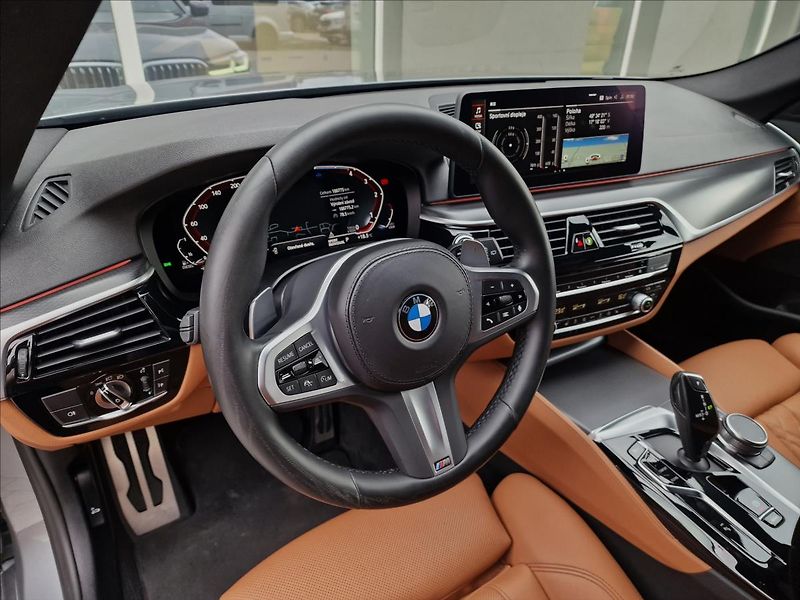 BMW Řada 5 520d Xdrive M-Sport ČR,1.Maj. - fotka 20 z 50