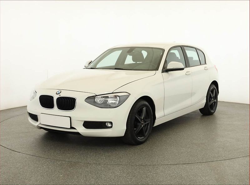 BMW Řada 1 (2014) 116d, Navi, Tempomat - fotka 2 z 21