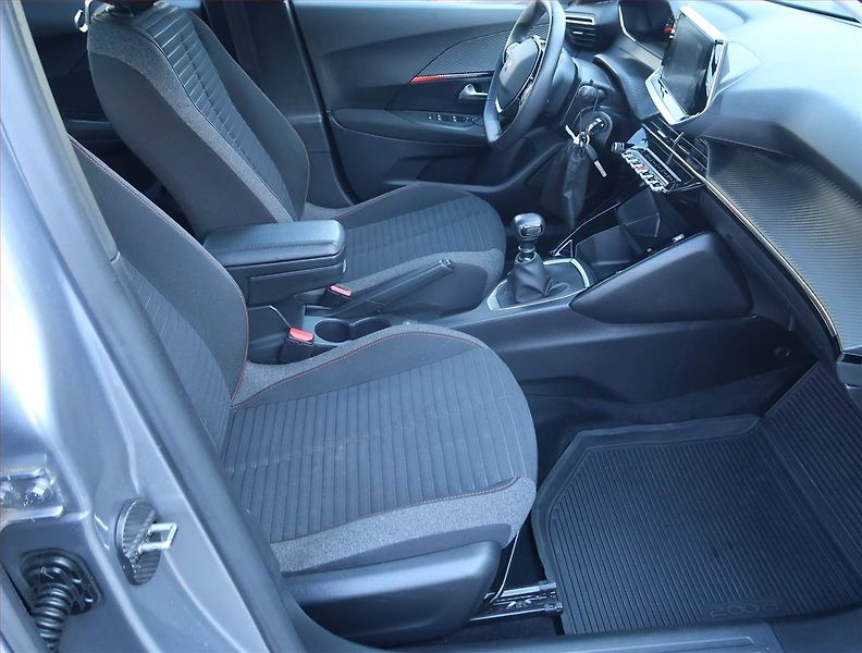Peugeot 2008 (2021) 1.2 PureTech, Serv.kniha - fotka 9 z 16