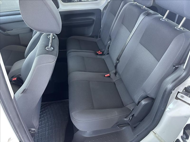 Volkswagen Caddy 1,6 TDI PO VELKÉM SERVISE - fotka 12 z 17