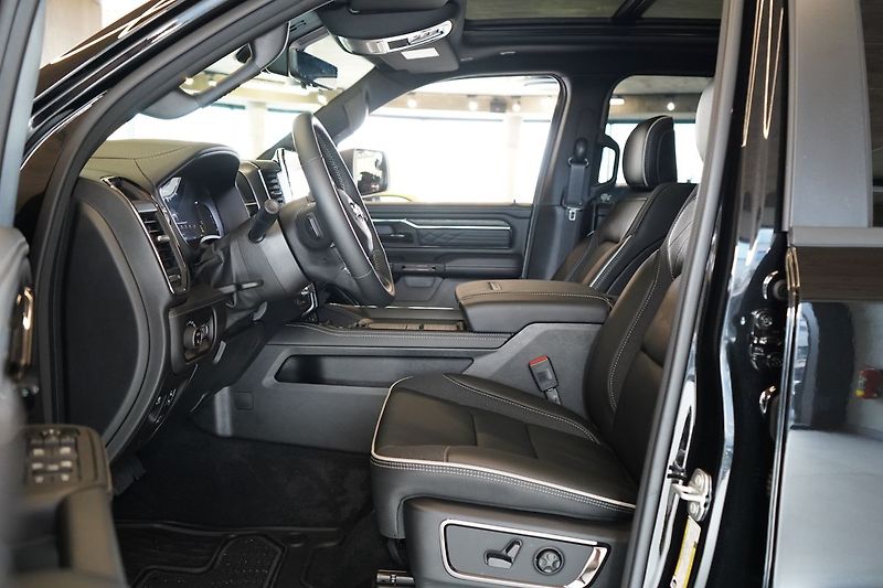 Dodge RAM (2026) 1500 Limited  V8 2026 - fotka 21 z 50