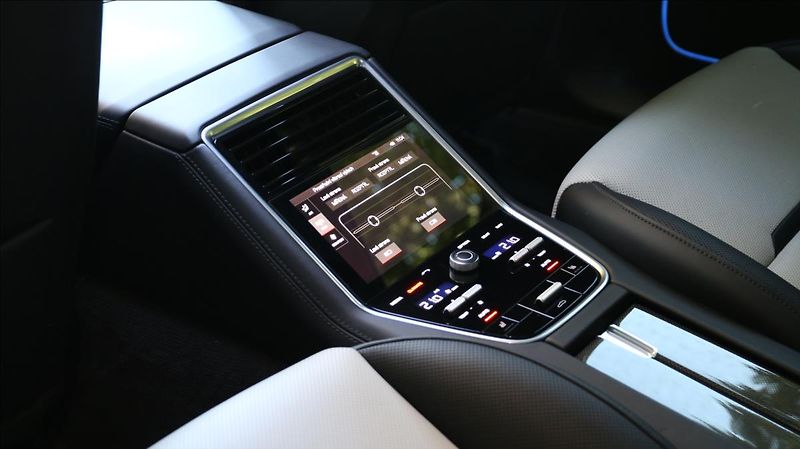 Porsche Panamera 2,9 343KW, DPH, ČR,4 E-HYBRID - fotka 71 z 77