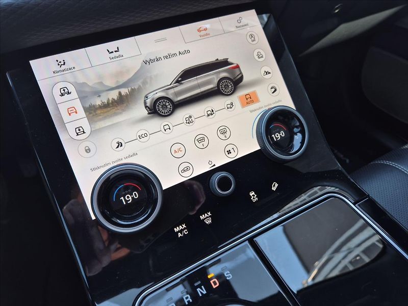 Land Rover Range Rover Velar 3,0 D300 AWD - fotka 14 z 20