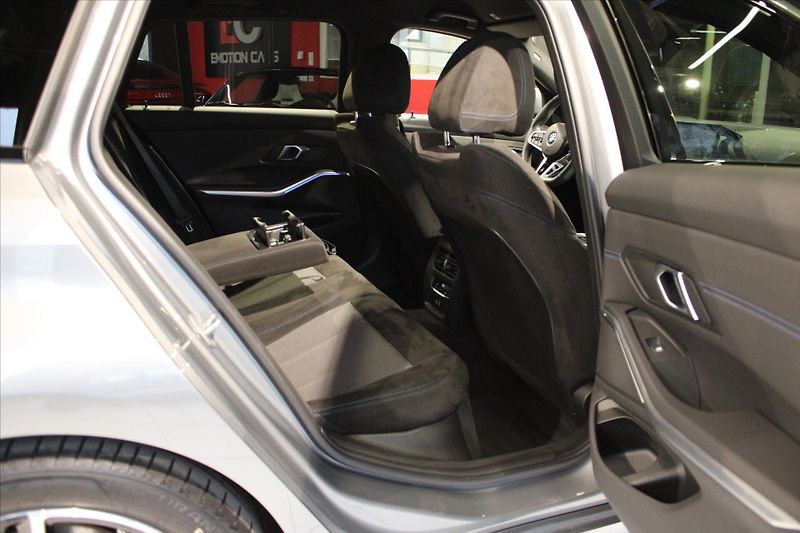 BMW Řada 3 320d xDrive M Sport DAProf/360 - fotka 29 z 35