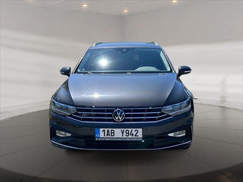 Volkswagen Passat 2,0 TDI 110 Elegance AT - fotka 2 z 11