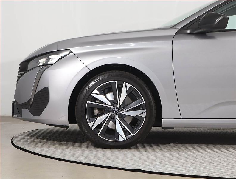 Peugeot 308 (2023) Allure 1.5 BlueHDi, Automat - fotka 15 z 25