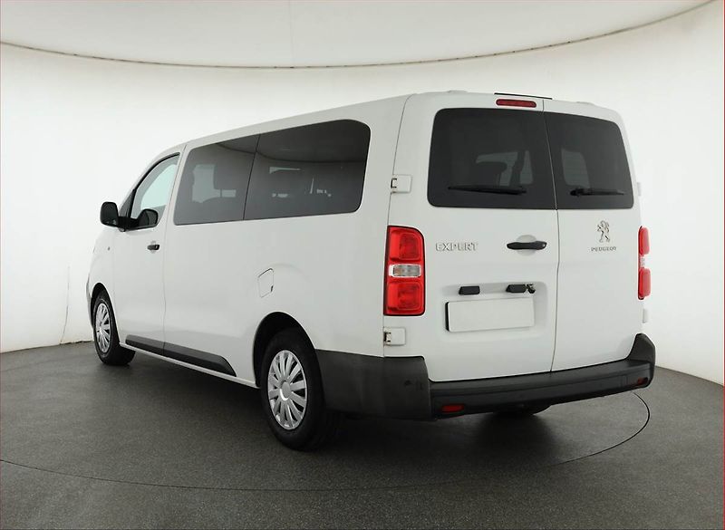 Peugeot Expert (2018) 2.0 BlueHDi, Bus, 8Míst, ČR - fotka 4 z 17
