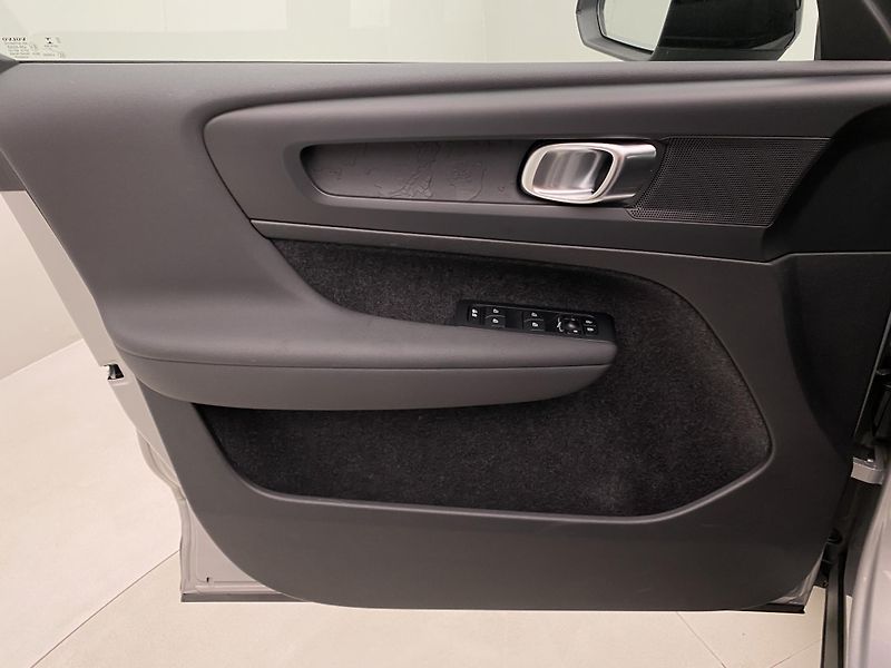 Volvo XC40 PURE ELECTRIC RECHARGE PLUS CZ - fotka 7 z 52