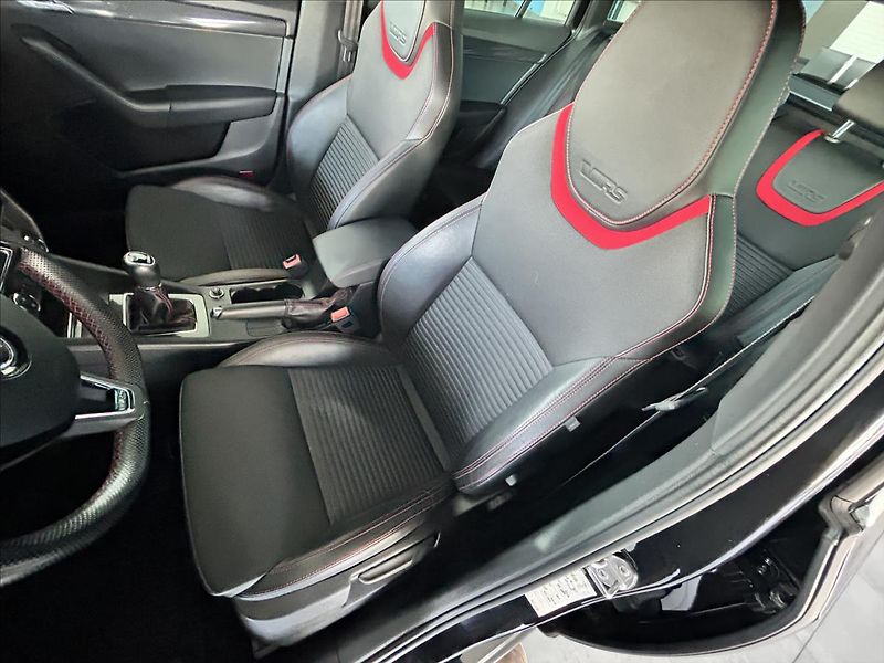 Škoda Octavia 2,0   TSI 162kW,RS,SERVISKA,MA - fotka 22 z 28