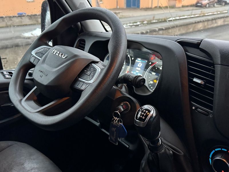Iveco Daily (2022) 2.3 115kW valník 10pal + spaní - fotka 21 z 31