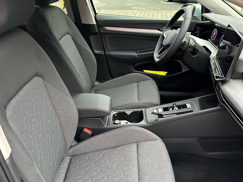 Volkswagen Golf Life 1,5 eTSI 7DSG mHEV - fotka 12 z 29