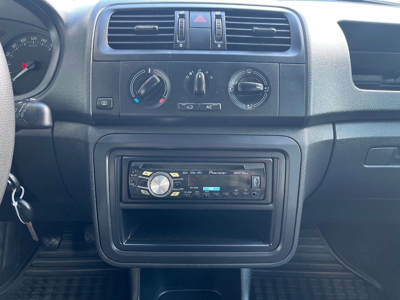 Škoda Fabia (2011) 1.4 16 V - fotka 10 z 25