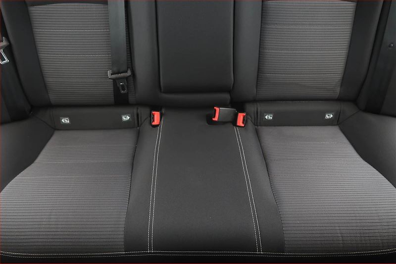 Toyota Avensis (2015) 2.0 D-4D, Serv.kniha, Tempomat - fotka 10 z 18