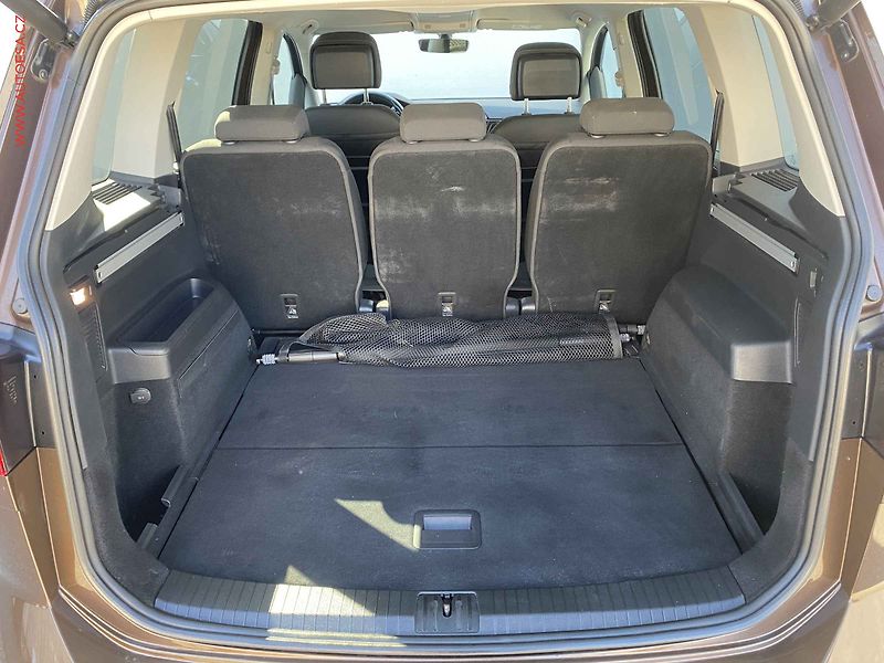 Volkswagen Touran (2015) 1.4 TSi, Highline, DSG, LED - fotka 6 z 18