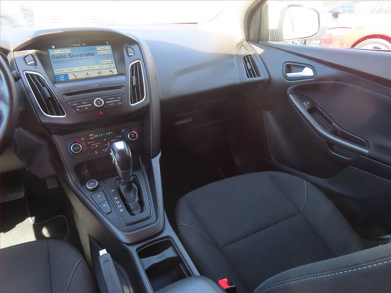 Ford Focus (2018) 2.0 EcoBlue, Automat - fotka 8 z 20