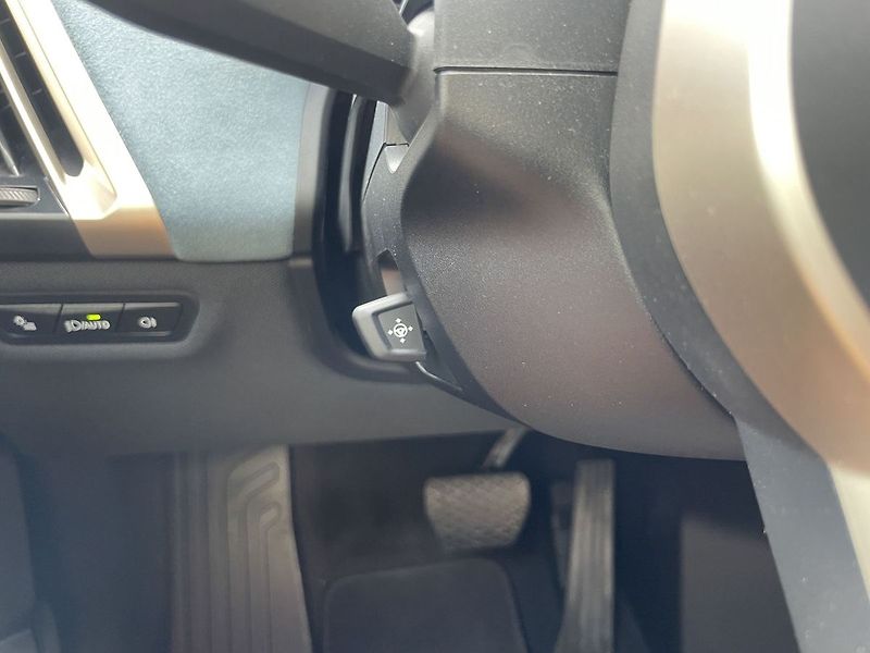 BMW Ostatní xDrive40 H&K REZERVACE - fotka 33 z 43