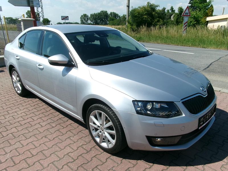 Škoda Octavia (2013) 1,4 TSI AC BT NAVI TEMP - fotka 12 z 38