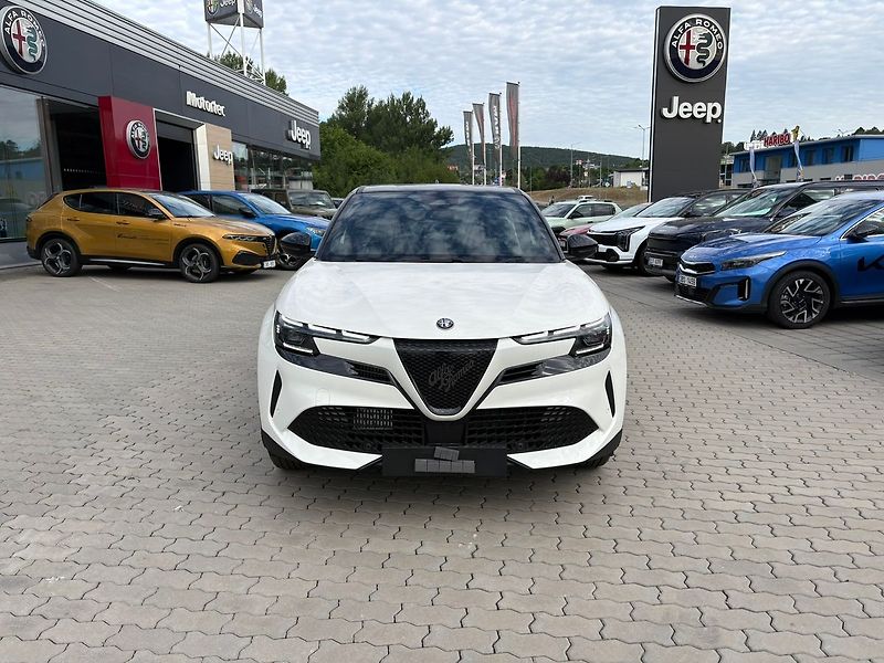 Alfa Romeo Junior (2026) 1.2 Turbo Hybrid 145k eDCT6 - fotka 2 z 16