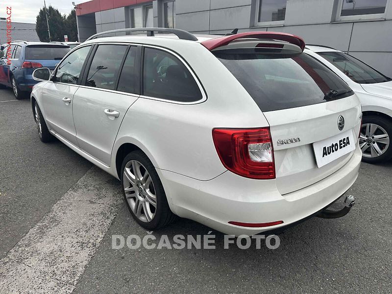 Škoda Superb (2014) 2.0TDi, 2.maj, DSG, TZ, xenon - fotka 2 z 3