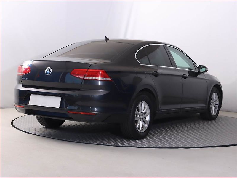 Volkswagen Passat (2018) Comfortline 2.0 TDI, Automat - fotka 5 z 18