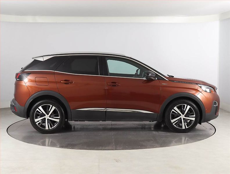 Peugeot 3008 (2016) GT Line 1.2 PureTech - fotka 6 z 22