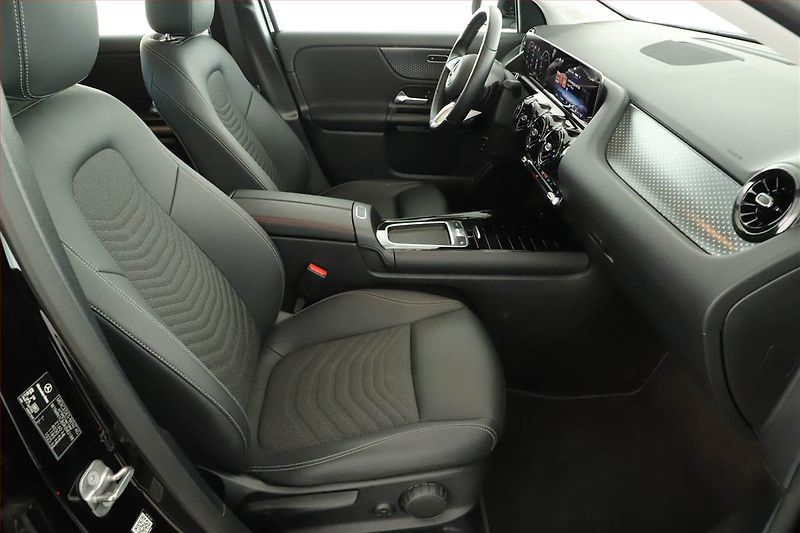 Mercedes-Benz GLA (2024) 200 d - fotka 7 z 18