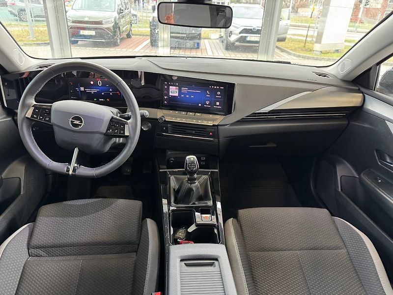 Opel Astra 1.2T 96kW 2023 - fotka 10 z 16