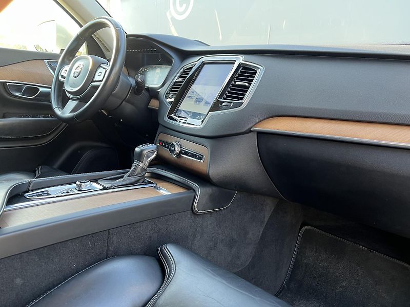 Volvo XC90 (2018) D5 AWD 173kW - fotka 36 z 42