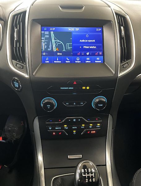 Ford S-MAX Titanium 2,0Ecoblue 110kW - fotka 17 z 30