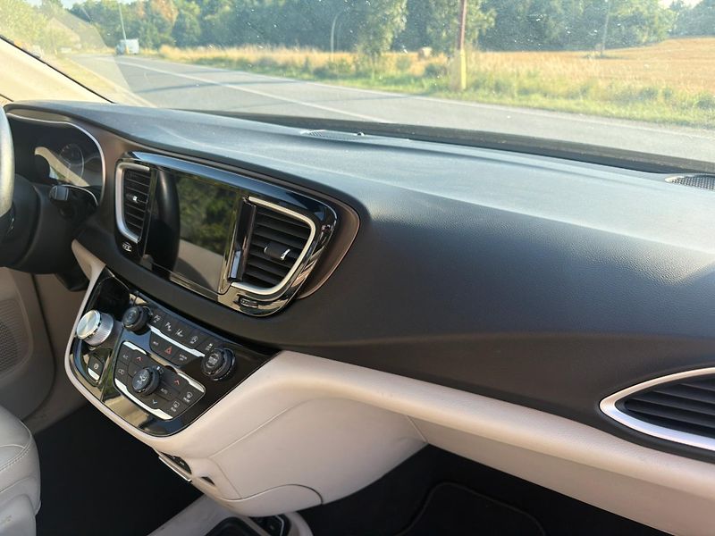 Chrysler Pacifica (2018) 3,6 Limited LPG Radar 360 2018 - fotka 12 z 20
