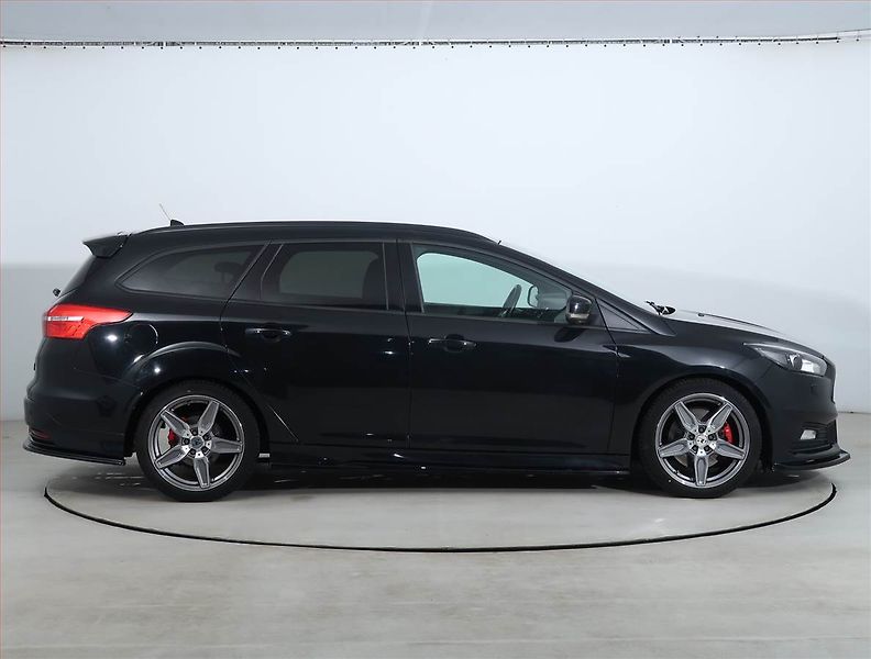 Ford Focus (2015) 2.0 EcoBoost ST, Kůže - fotka 6 z 22