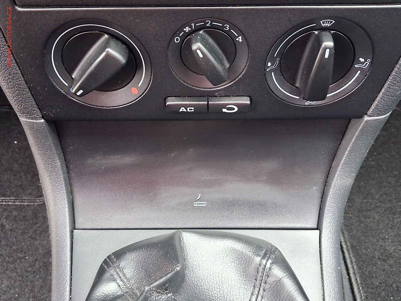 Škoda Octavia (2004) 1.4MPI, AC - fotka 13 z 15