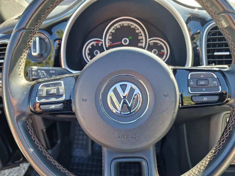 Volkswagen Beetle CABRIO 2,0TDI DSG CUP KAMERA  - fotka 17 z 26