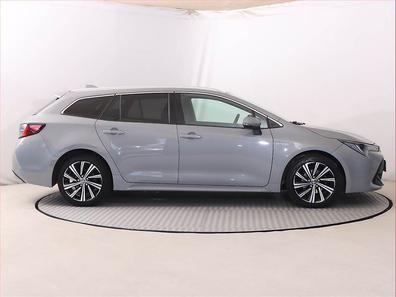 Toyota Corolla (2021) Comfort 1.8 Hybrid - fotka 6 z 22
