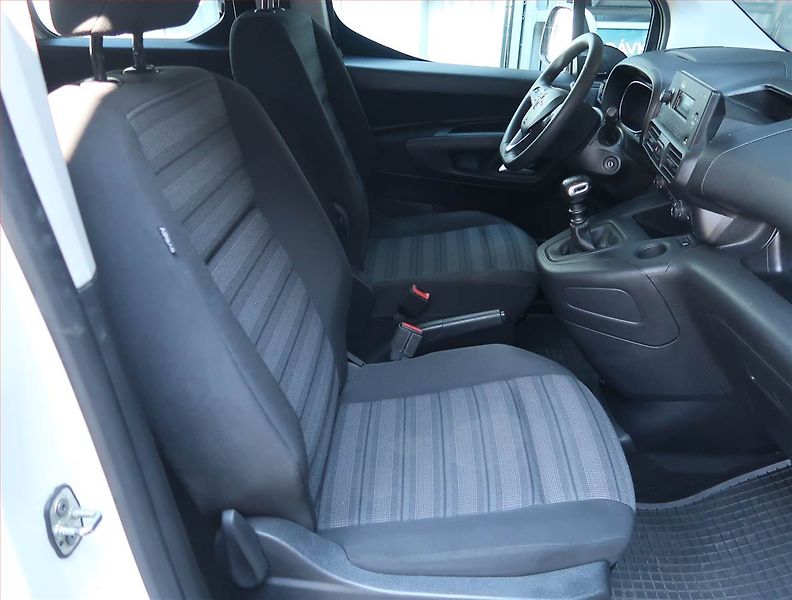 Opel Combo (2019) Enjoy 1.2 Turbo, 5Míst, ČR - fotka 9 z 14