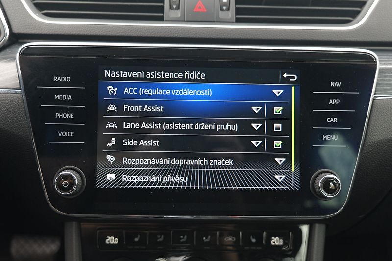 Škoda Superb TDI 110 kW Kůže Matrix Canton - fotka 30 z 38