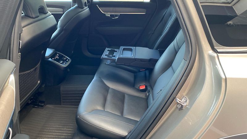 Volvo V90 Cross Country Pro, B4 AWD, 145 - fotka 8 z 41
