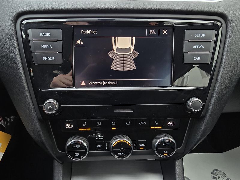 Škoda Octavia 1,6TDI STYLE LED DIGIKLIMA-DPH - fotka 15 z 33