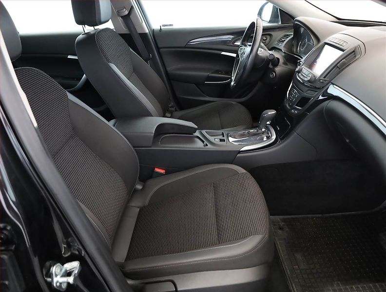 Opel Insignia (2017) 2.0 CDTI, 4X4, Automat - fotka 7 z 15