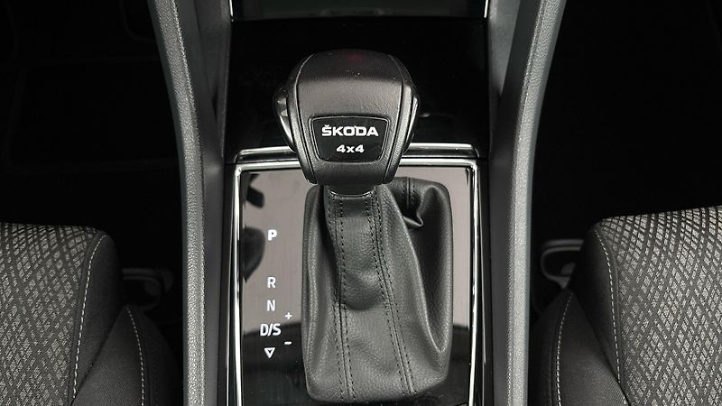 Škoda Karoq 2.0 TDI DSG 4x4 Style - fotka 23 z 26
