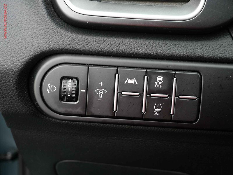 Kia Ceed (2024) 1.5 TGDi, 1.maj,ČR, AC - fotka 16 z 25