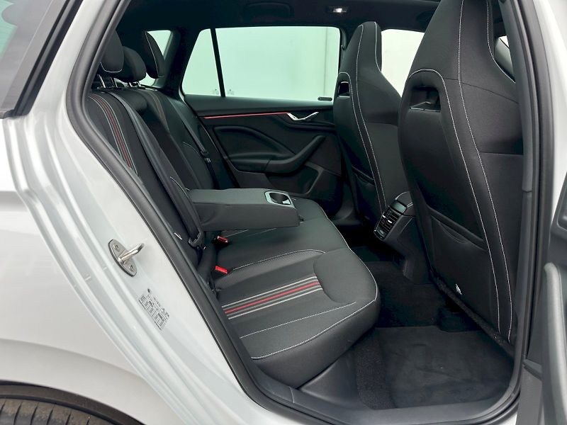 Škoda Kamiq (2025) 1,0 TSI / 85 KW / DSG / Monte - fotka 9 z 30