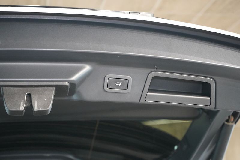 Land Rover Range Rover Velar R-Dynamic HSE, Masáž, Vzduch - fotka 15 z 46