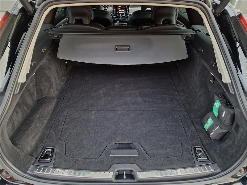 Volvo V90 B4 AWD Momentum Pro Auto,1Maj - fotka 16 z 50