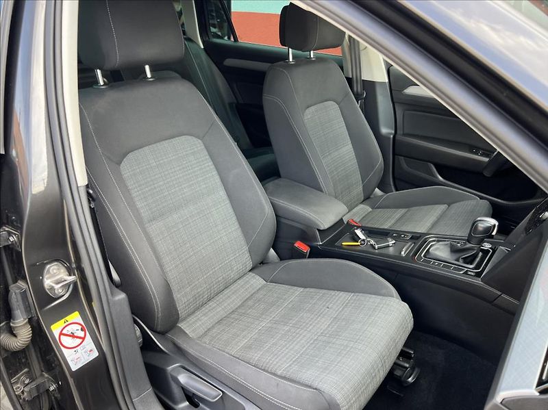 Volkswagen Passat 2,0 TDi Bussines DSG záruka - fotka 18 z 31