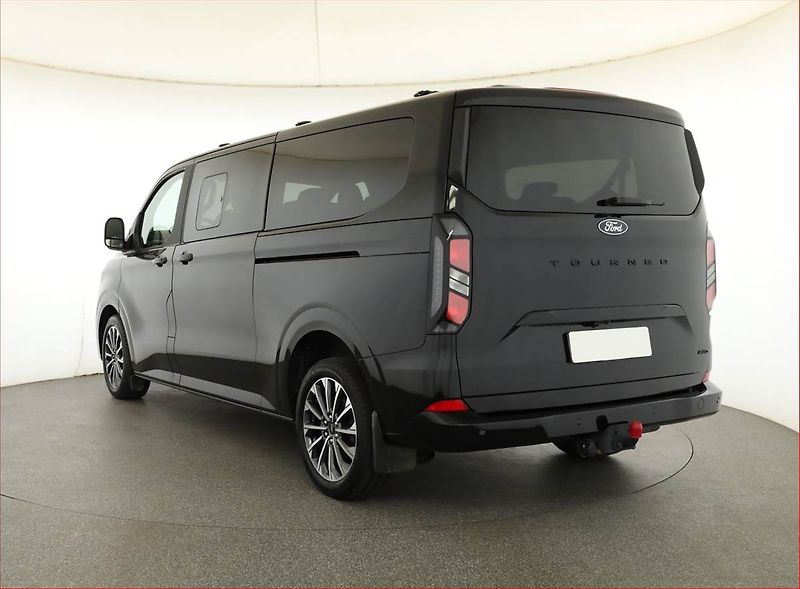 Ford Tourneo Custom (2025) 2.0 EcoBlue, TITANIUM, 4x4 - fotka 4 z 19